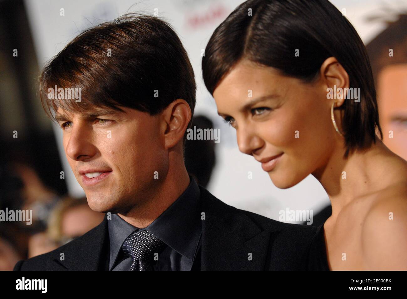 Tom Cruise e Katie Holmes, ascoltatori DI Hollywood, stanno divorziando, mettendo fine a un matrimonio di cinque anni. L'ufficio di celebrità avvocato di divorzio Jonathan Wolfe ha confermato il divorzio il 29 giugno 2012.. "Si tratta di una questione personale e privata", ha affermato in una dichiarazione. Hanno una figlia di sei anni, Suri, e Cruise, 49 anni, ha due figli dal suo matrimonio con Nicole Kidman. La crociera sposò Holmes, 33 anni, sua terza moglie, in un castello italiano nel novembre 2006. File photo : Tom Cruise e Katie Holmes partecipano alla prima degli artisti Uniti 'Lions for Lambs', tenutasi al Cinerama Dome di Los Angeles, CA, USA Foto Stock