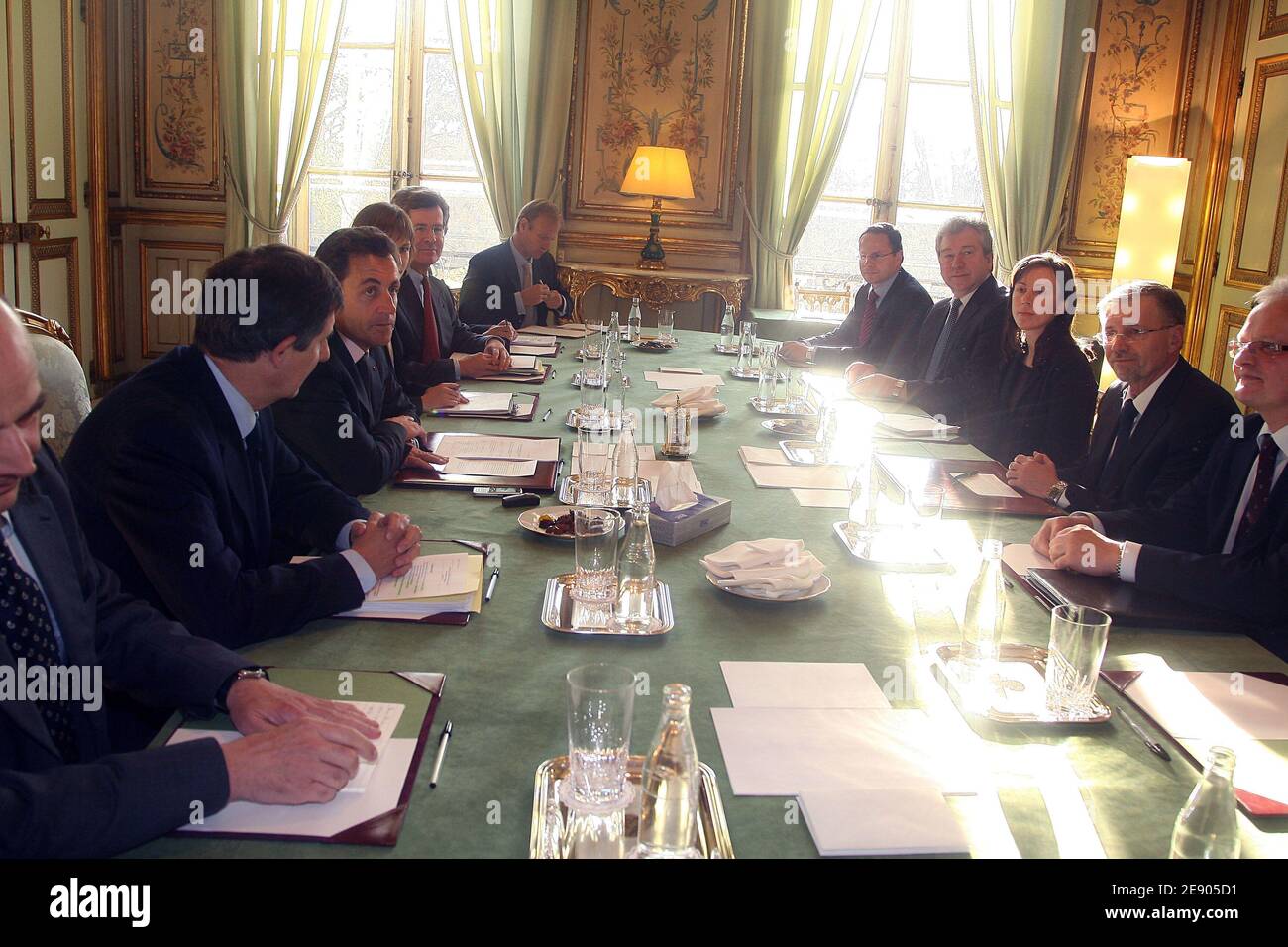 Il Presidente Nicolas Sarkozy dà il benvenuto al primo ministro lituano Gediminas Kirkilas presso il Palazzo Elysee di Parigi, Francia, il 15 novembre 2007. Foto di Mousse/ABACAPRESS.COM Foto Stock