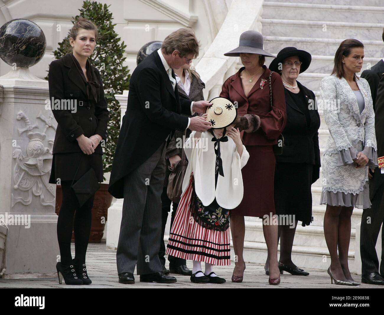 La famiglia reale (l tp r) la principessa Charlotte Casiraghi, il principe  Ernst-August di Hannover, la principessa Alexandra e la madre principessa  Caroline e le principesse Stephanie sono visti durante la cerimonia