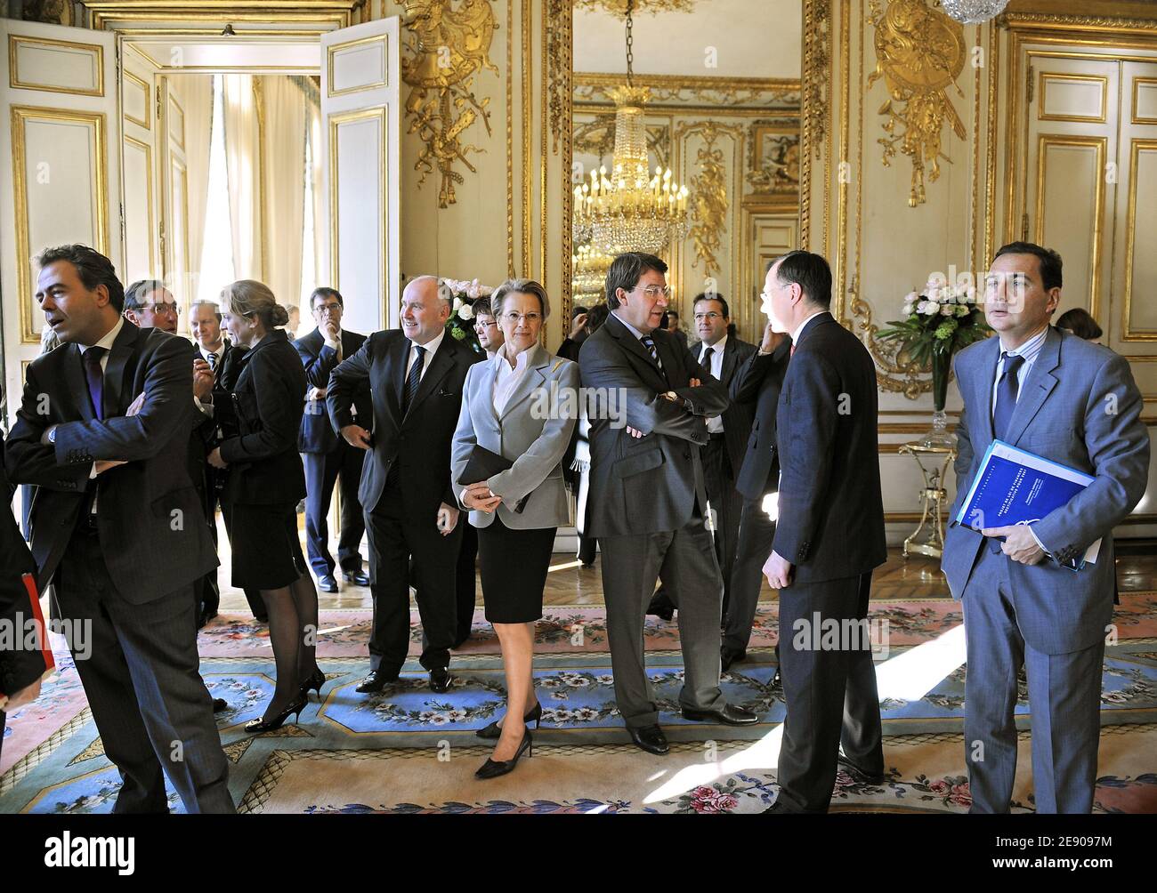 'I membri del governo francese hanno ritratto durante una cerimonia tenuta al Palazzo Elysee a Parigi, in Francia, il 21 novembre 2007. Fillon è stato premiato con la medaglia ''Grand Officier dans l'Ordre National du Merite''. Foto di Eric Feferberg/piscina/ABACAPRESS.COM' Foto Stock