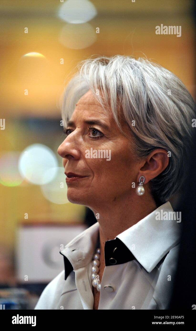 Il ministro francese dell'economia Christine Lagarde partecipa al discorso del presidente Nicolas Sarkozy davanti agli uomini d'affari francesi al forum PME/ubifrance, a Pechino, in Cina, durante il primo giorno di una visita di Stato di 3 giorni in Cina, il 25 novembre 2007. Foto di Christophe Guibbaud/ABACAPRESS.COM Foto Stock