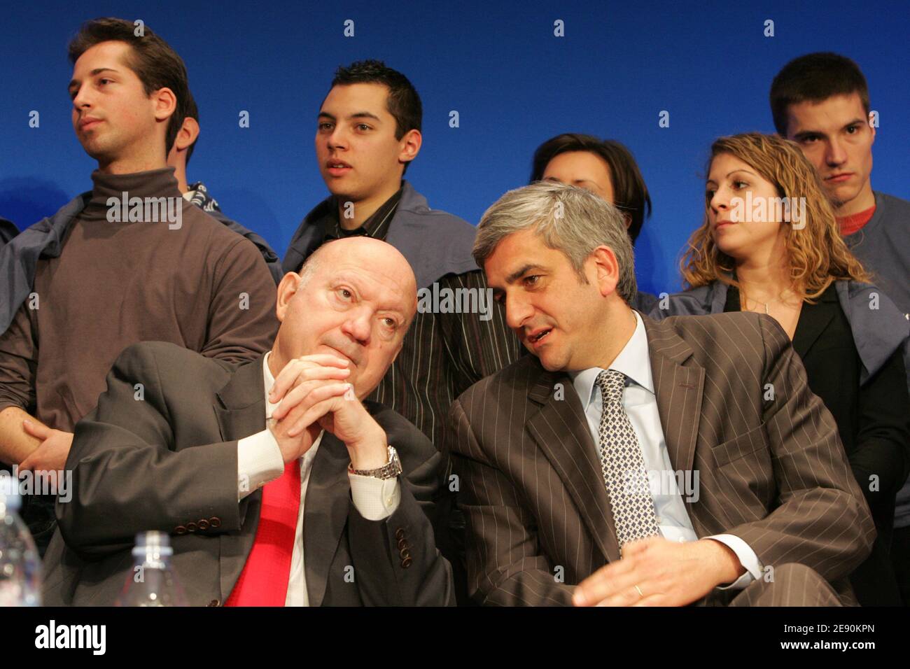 Andre Santini e Herve Morin partecipano al Consiglio Nazionale del Centro Nouveau di Parigi, Francia, il 16 dicembre 2007. Foto di Thibaut Camus/ABACAPRESS.COM Foto Stock