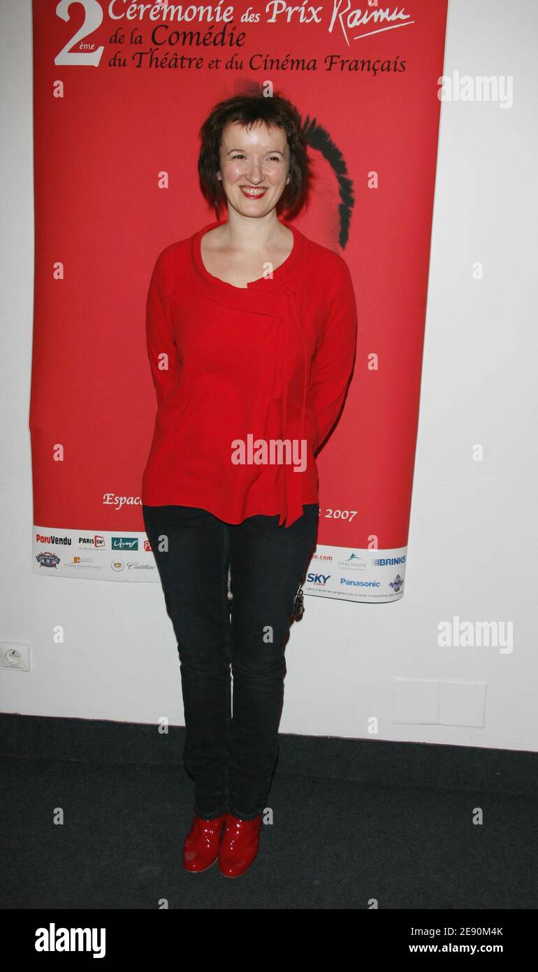 Anne Roumanoff si pone durante la seconda cerimonia di premiazione Raimu, tenutasi presso l'Espace Pierre Cardin, a Parigi, Francia, il 17 dicembre 2007. Foto di Denis Guignebourg/ABACAPRESS.COM Foto Stock