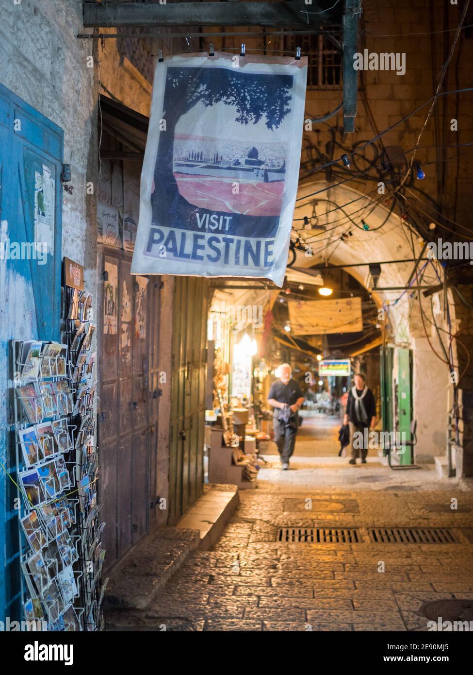 'Visita Palestine' vecchio poster in un negozio di souvenir in Old Gerusalemme Foto Stock