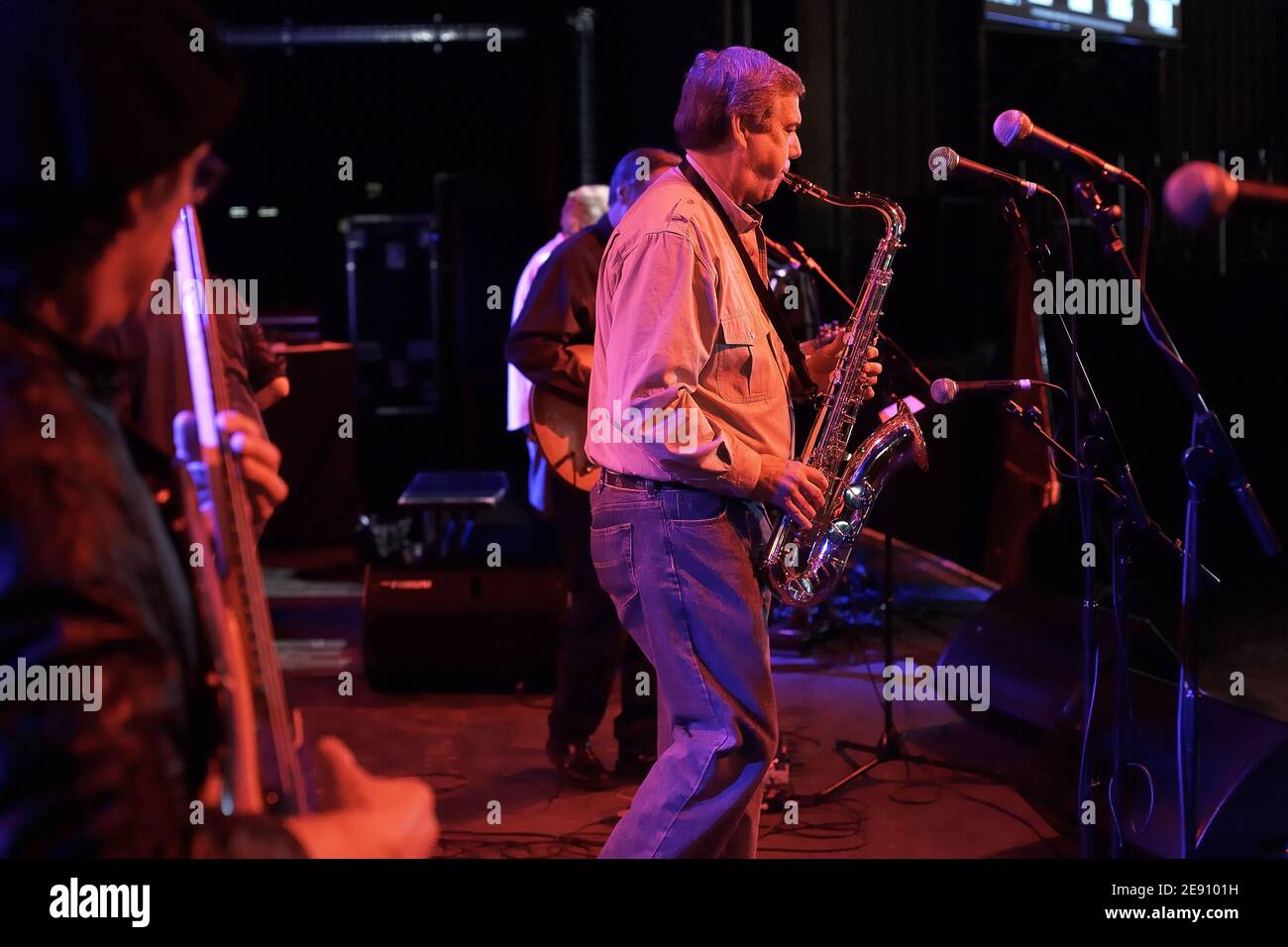 The Sonics con il sassofonista Rob lind che si esibisce al Forum A Londra venerdì 21 marzo 2008 Foto Stock