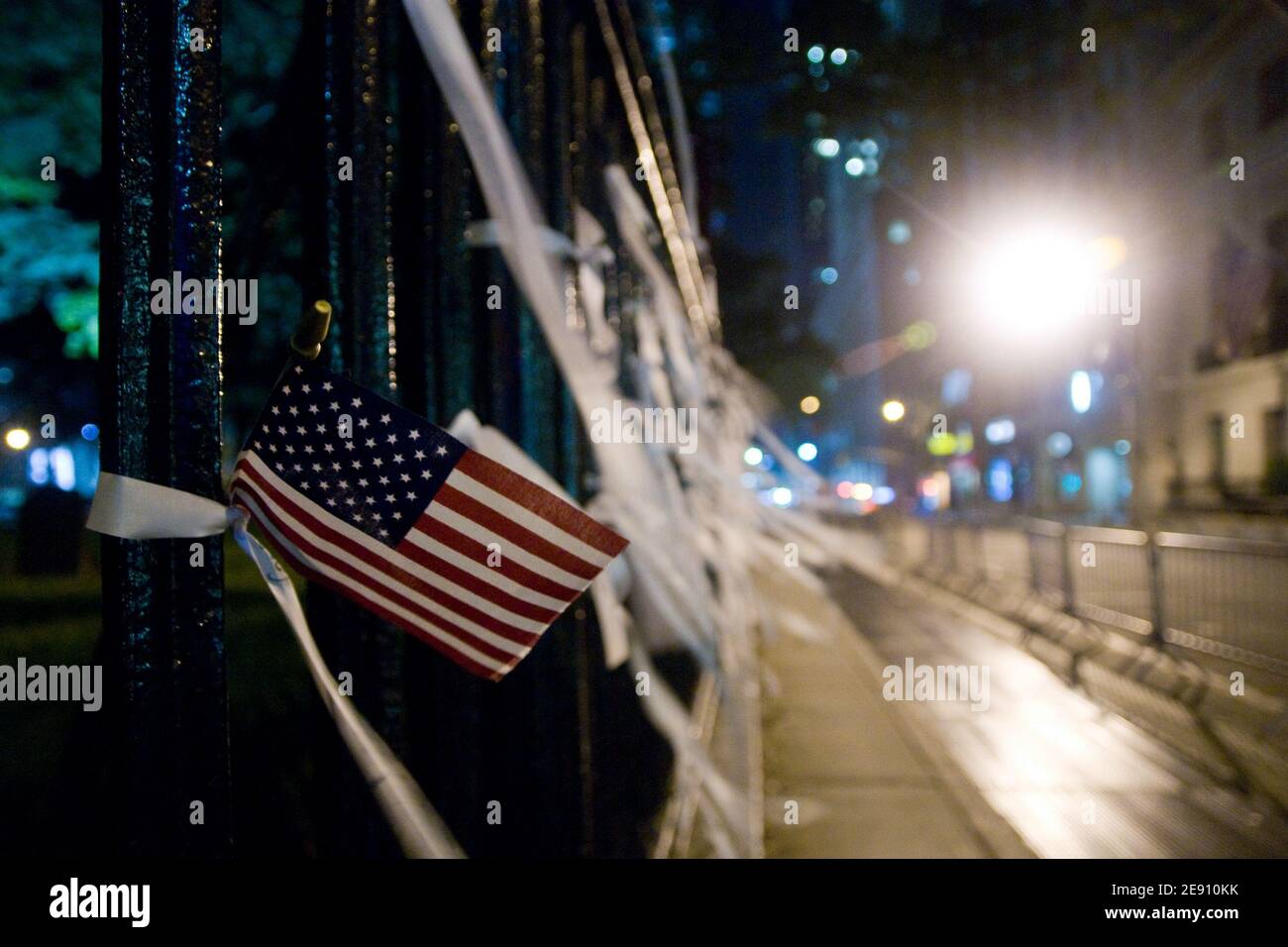 New York City si prepara per l'anniversario del 9/11 - strade chiuse, la Freedom Tower brulica in blu, rosso e bianco. New York City, Stati Uniti, settembre 10 2011. Foto di IKN/ABACAUSA.COM Foto Stock