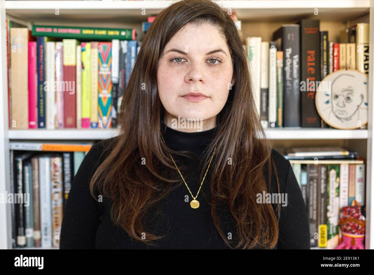 Kate Elizabeth Russell, autrice del libro più venduto, My Dark Vanessa, fotografata a casa sua a Madison, Wisconsin. Foto Stock