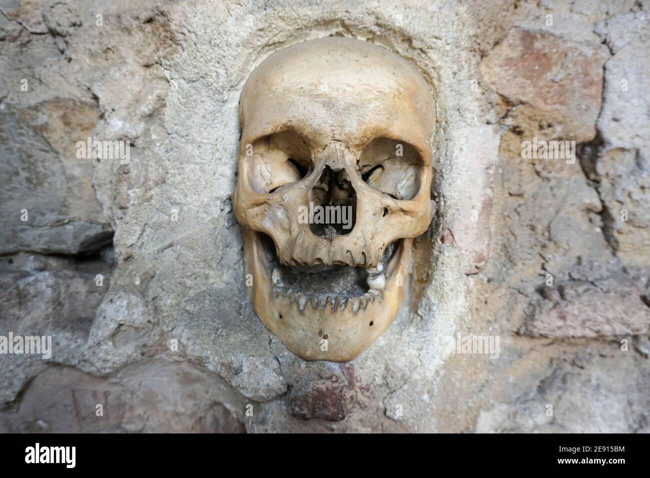 NIS, Serbia - 28 gennaio 2021: Torre del cranio Foto Stock