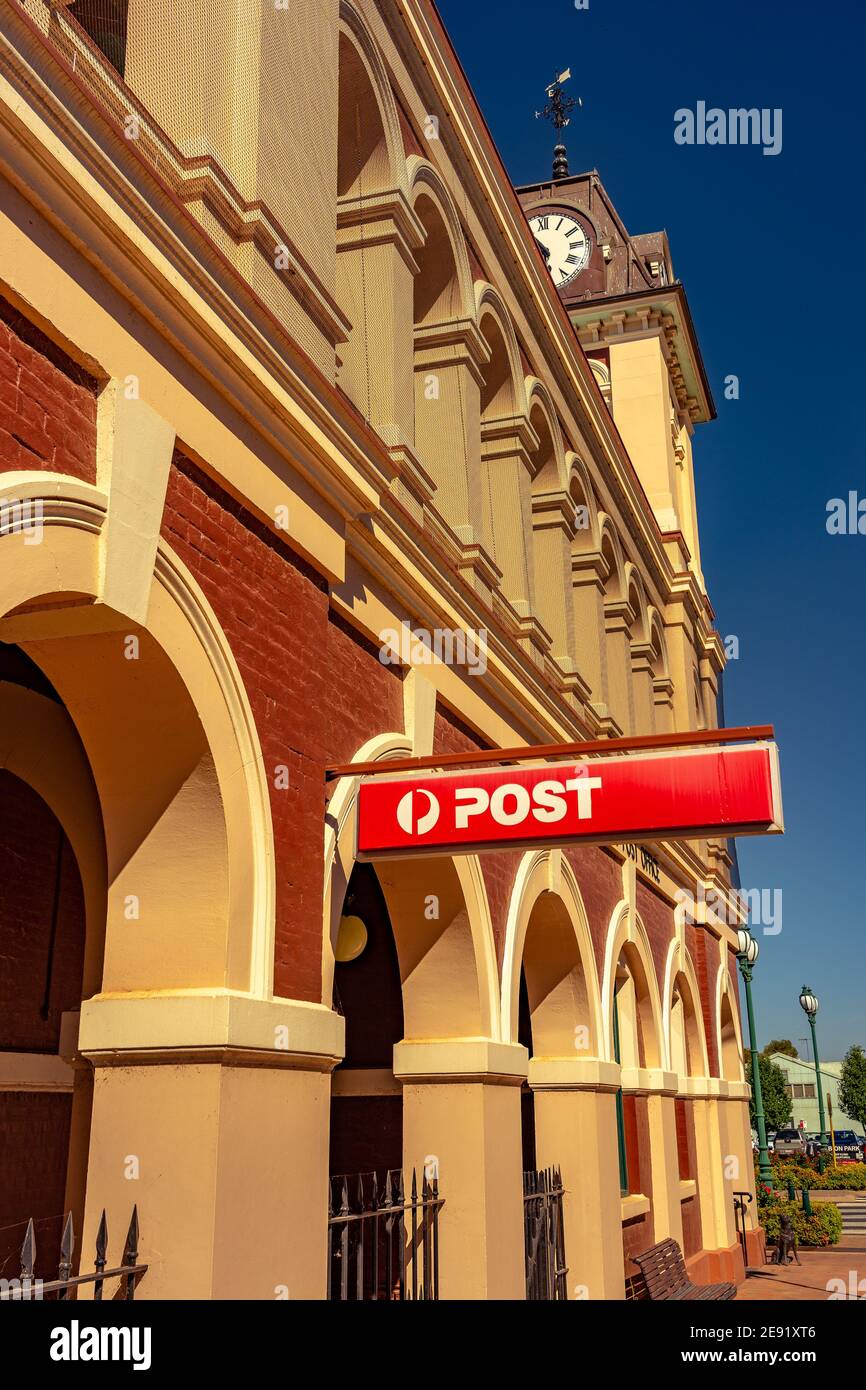 Forbes, NSW, Australia - Ufficio postale locale in un edificio storico Foto Stock