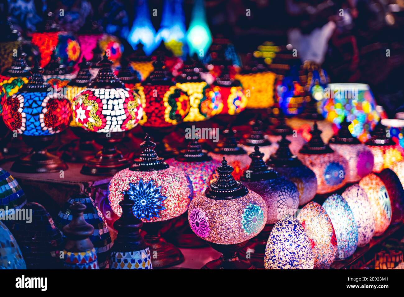Splendida luce soffusa di lampade arabe Foto Stock