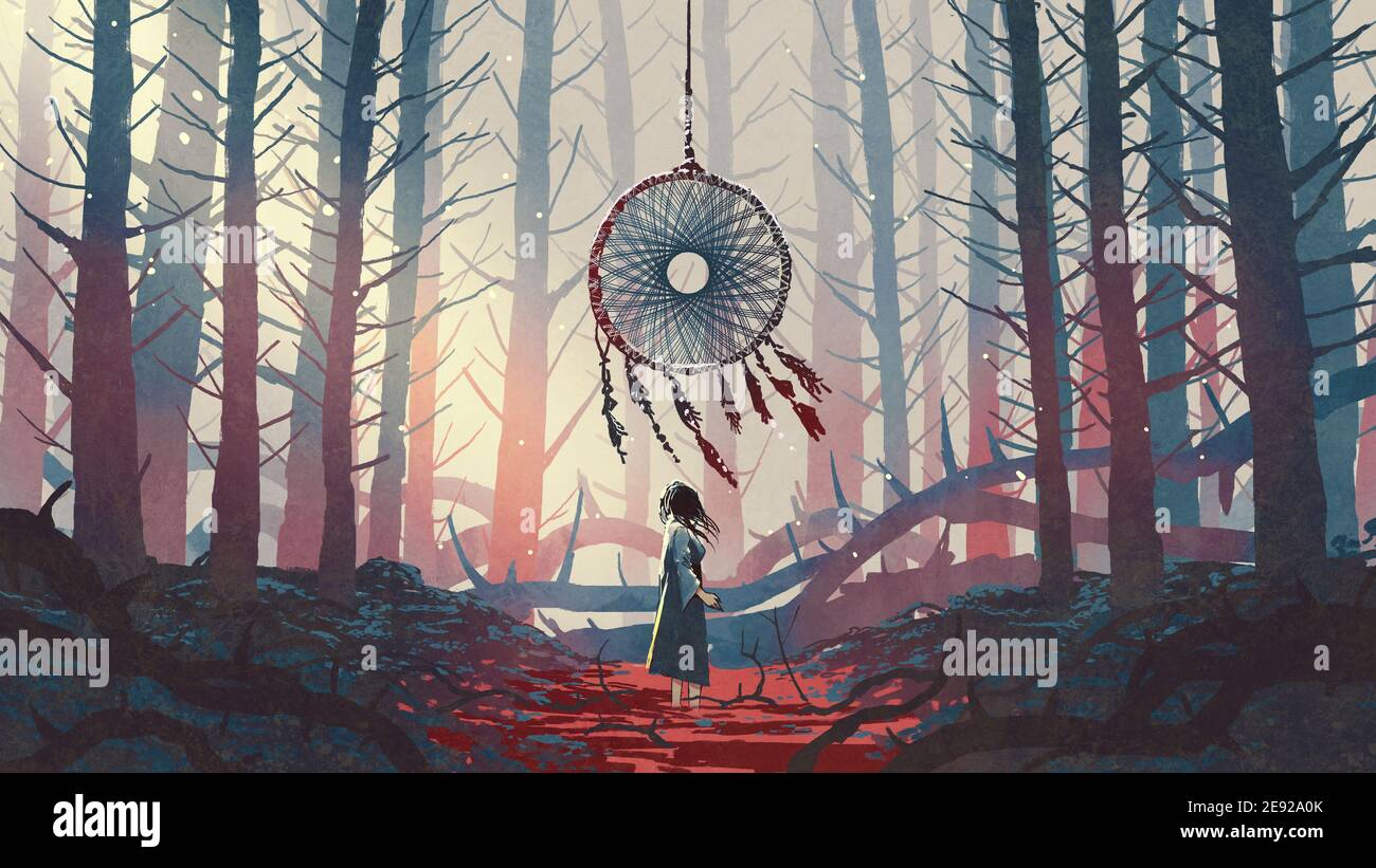 donna in piedi e guardando il dreamcatcher appeso agli alberi nella foresta misteriosa, stile d'arte digitale, pittura di illustrazione Foto Stock