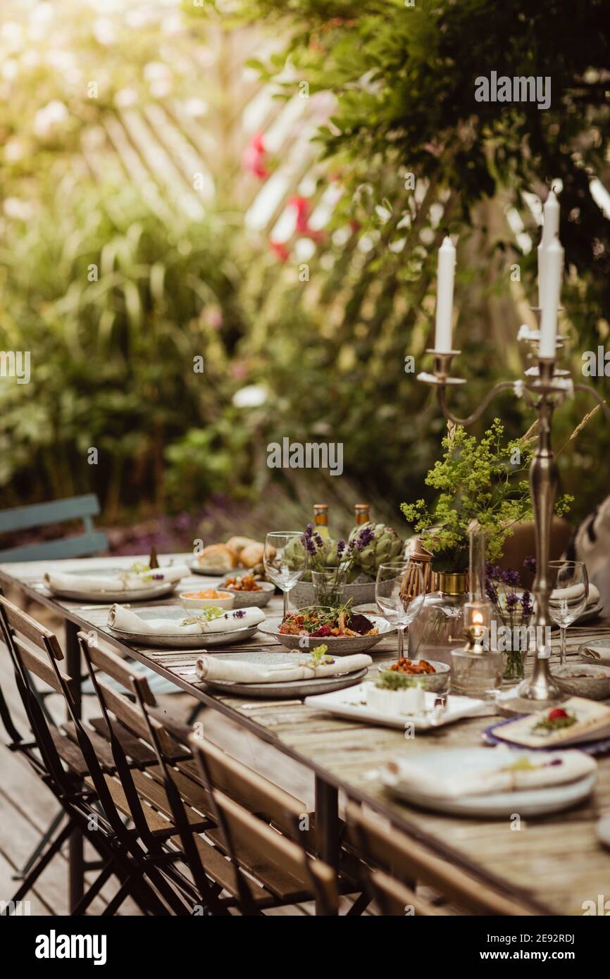 Cibo organizzato sul tavolo per eventi sociali Foto Stock