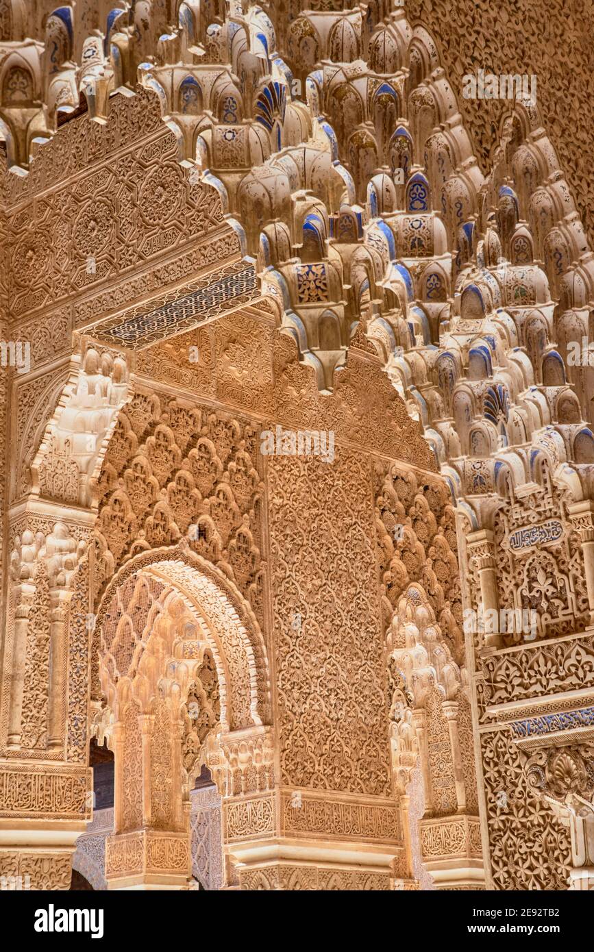Dettaglio dell'arco islamico, Alhambra, Granada, Spagna Foto Stock