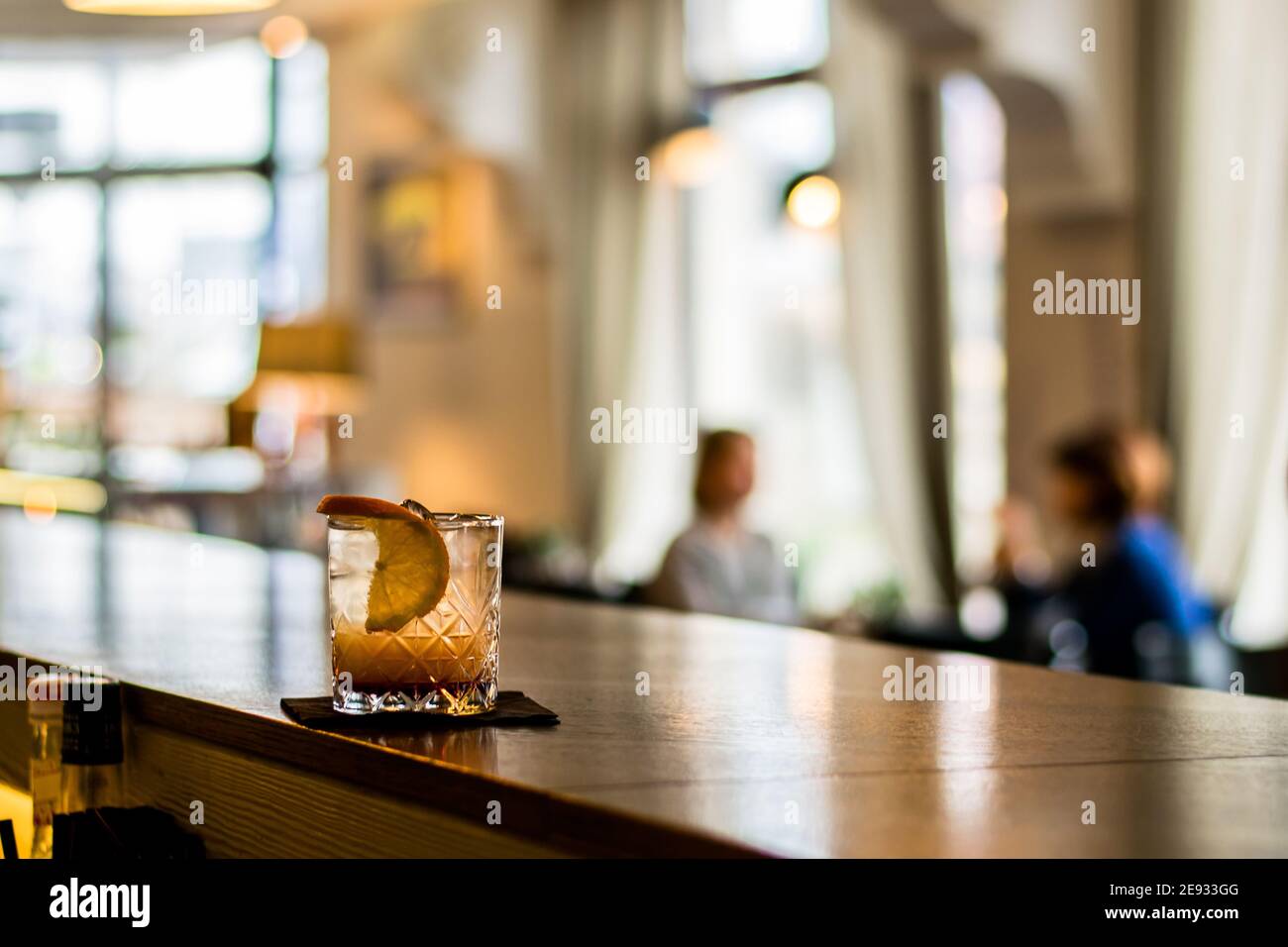 Cocktail vecchio stile in un ristorante Foto Stock