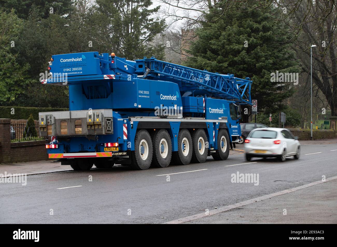 Il trasportatore Commparanco ha parcheggiato a Park Avenue South, Northampton in una mattina umida. Northamptonshire, Inghilterra, Regno Unito. Foto Stock