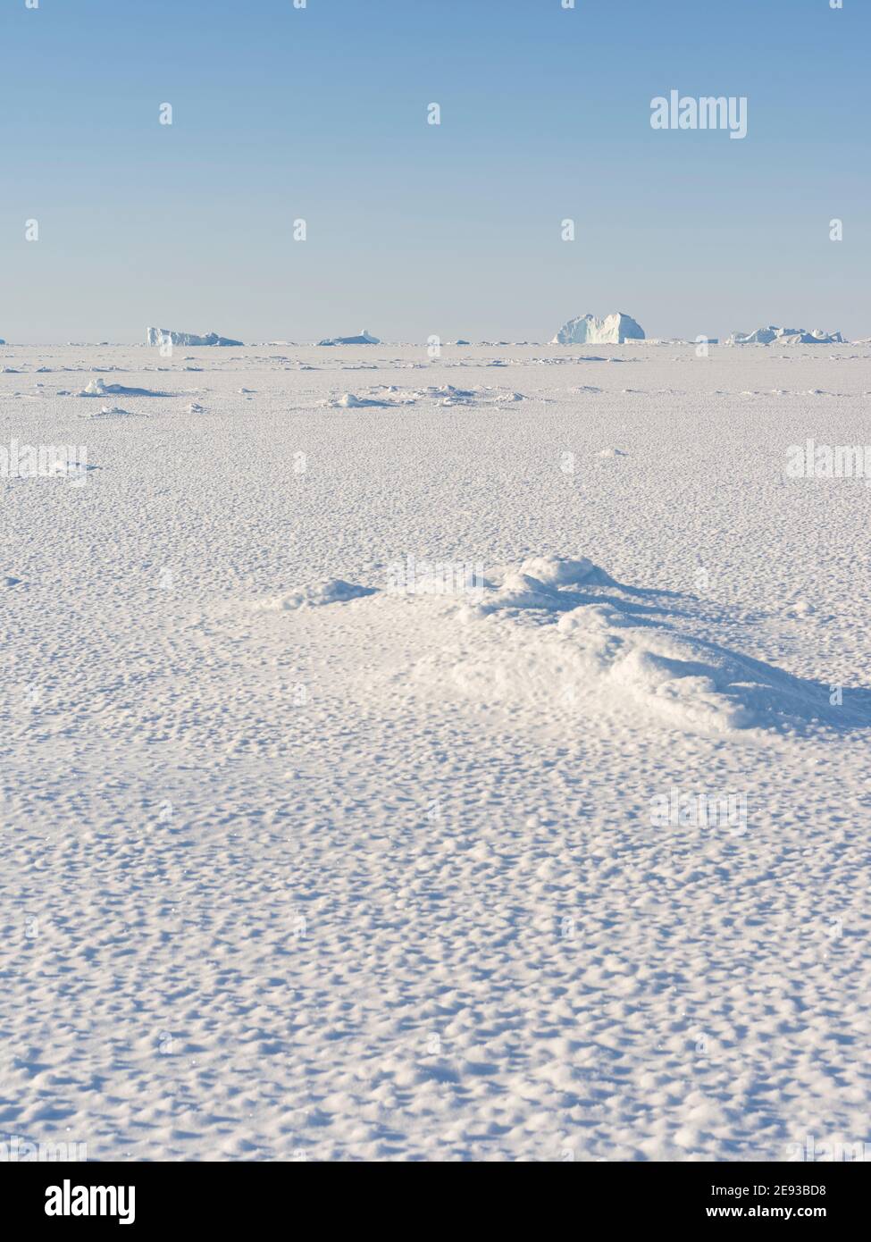 Frozen Melville Bay, parte della Baffin Bay, vicino a Kullorsuaq, nell'estremo nord della Groenlandia occidentale. Foto Stock