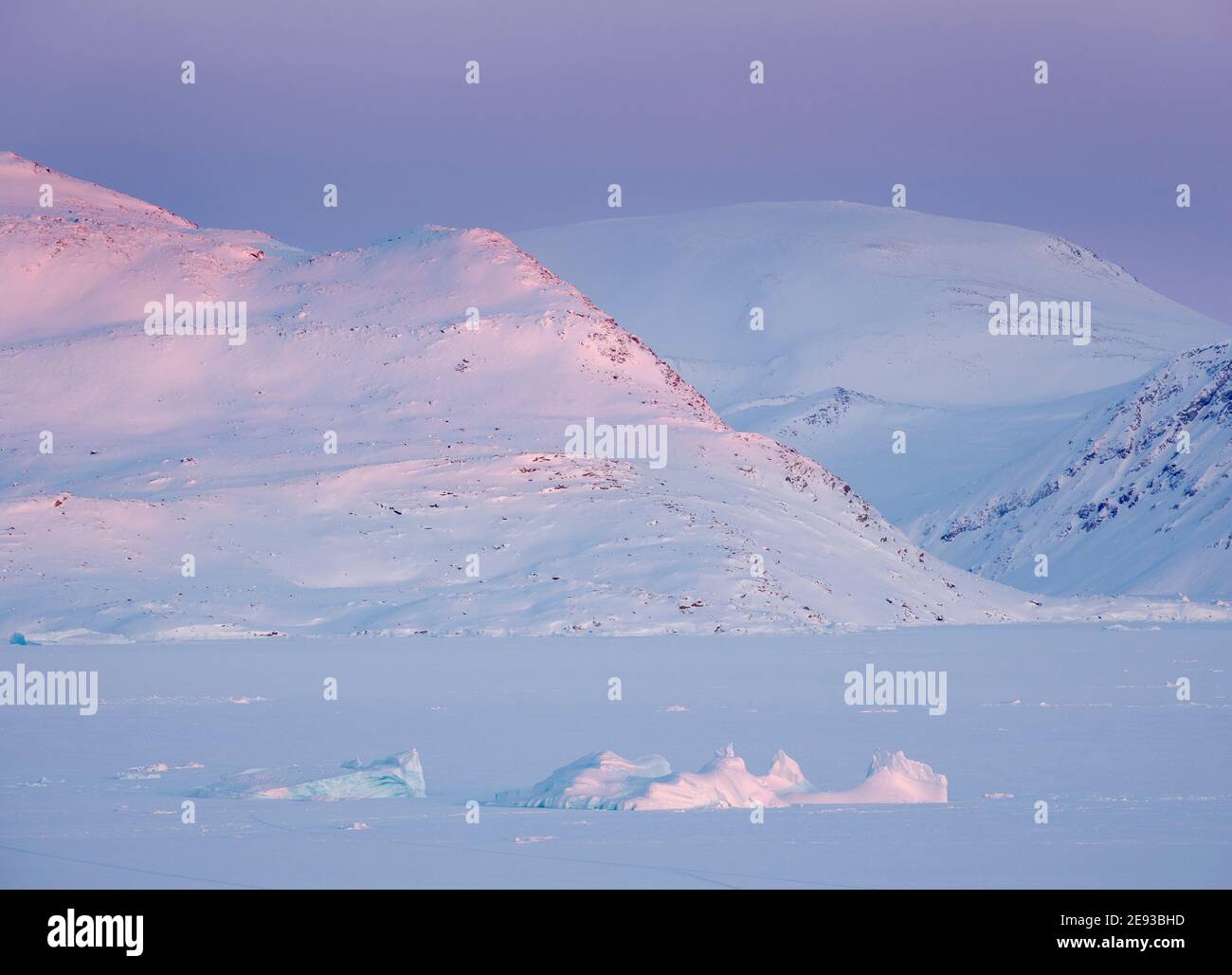 Frozen Melville Bay, parte della Baffin Bay, vicino a Kullorsuaq, nell'estremo nord della Groenlandia occidentale. Foto Stock