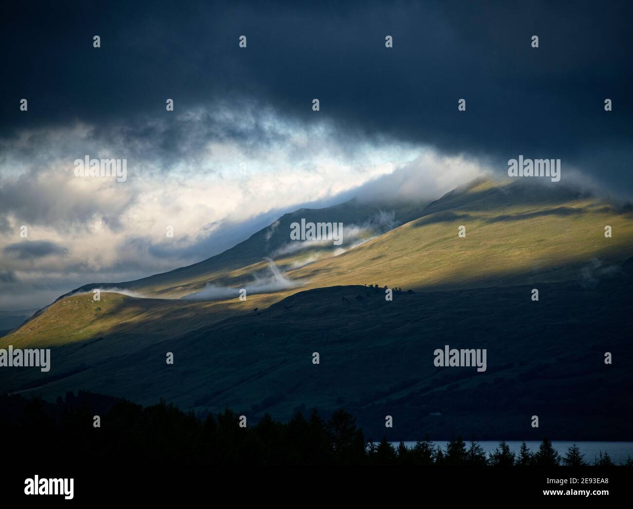 Cloud basso su ben Lawers Mountain, Scozia Foto Stock