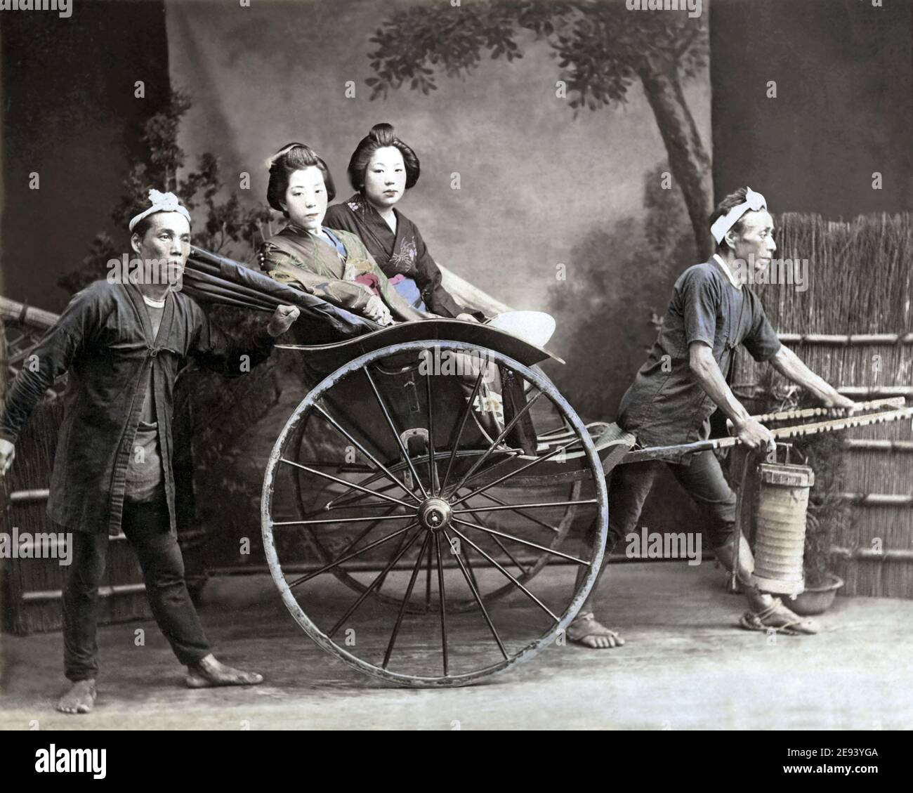 Foto del tardo 19 ° secolo - Ragazze a Rickshaw, Giappone, trasporto Foto Stock