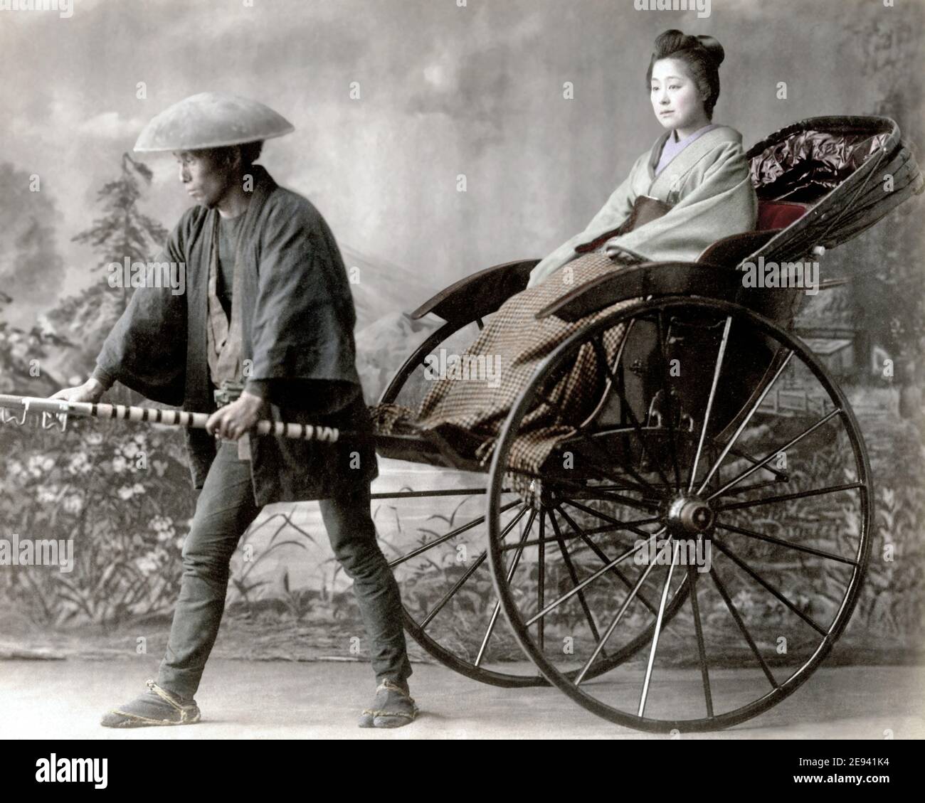 Foto della fine del XIX secolo - Geisha a Rickshaw, Giappone Foto Stock