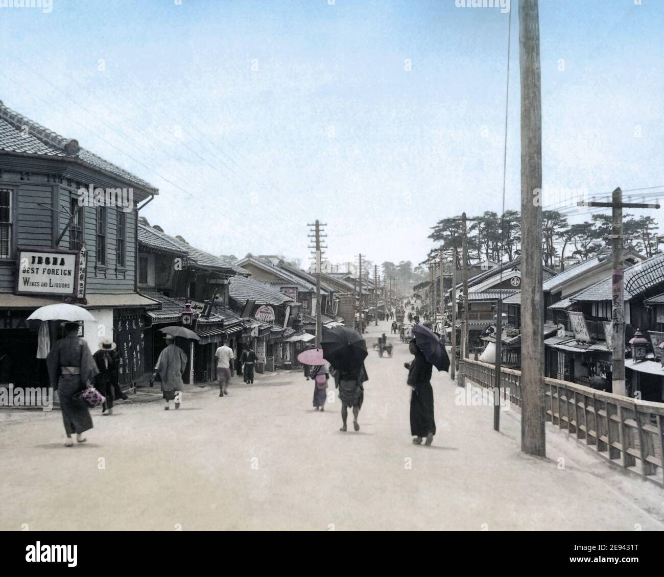 Foto della fine del XIX secolo - Street Scene, Wine Shop, Kobe, Giappone Foto Stock