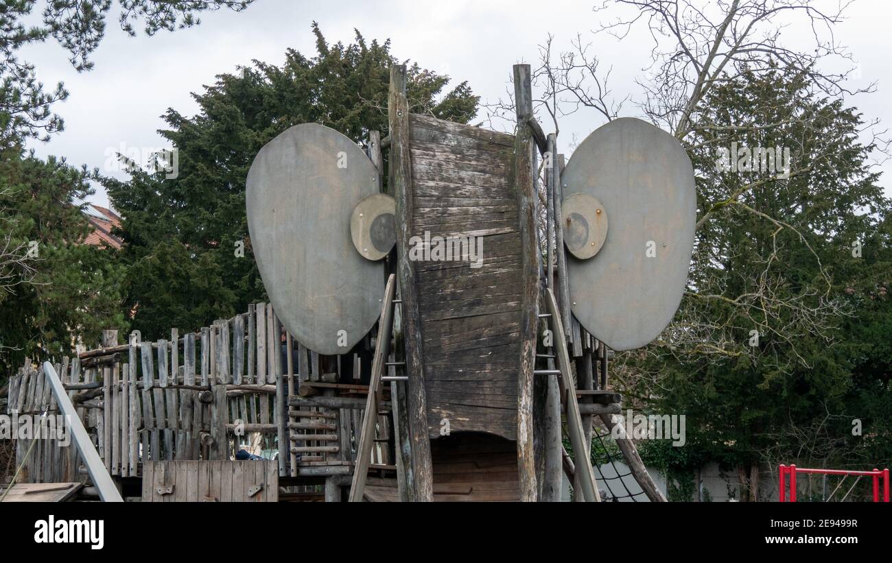 I bambini scivolano come un elefante Foto Stock