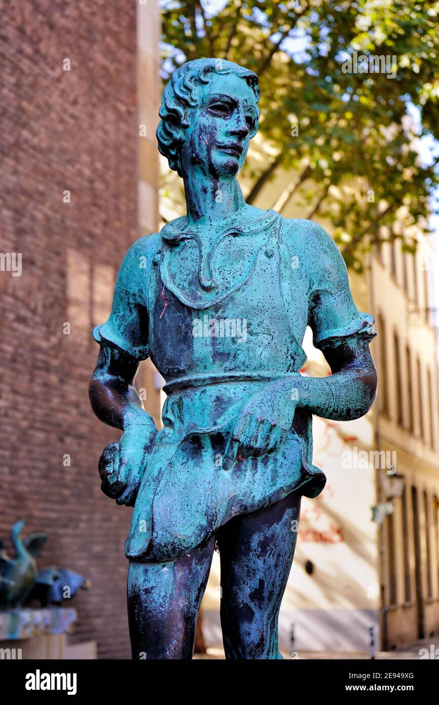 Scultura in bronzo di un ragazzo di molder dello scultore Willi Hoselmann (1890-1978), terminata nel 1932. L'originale di Gabriel Grupello fu perso nel 1830. Foto Stock
