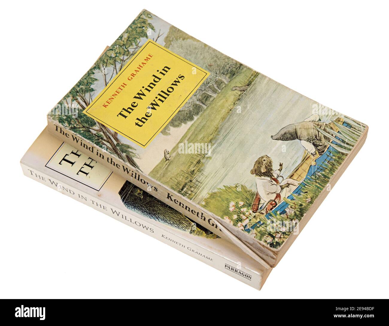 Due edizioni di The Wind in the Willows di Kenneth Graham pubblicato per la prima volta nel 1908 Foto Stock