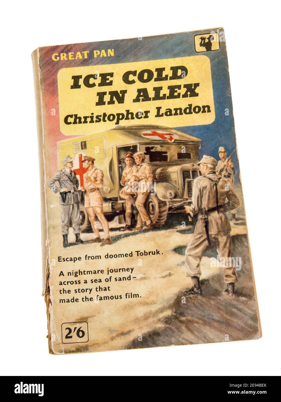 Ice Cold in Alex, una storia di guerra di Christopher Landon pubblicato come libro cartaceo da Pan nel 1959 pubblicato per la prima volta nel 1957 Foto Stock