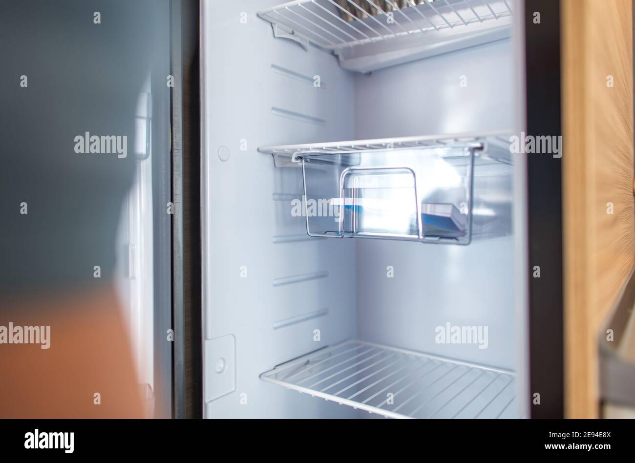 Pulitissimo furgone per camper con winterized, all'interno del moderno centro ricreativo Veicolo Foto Stock