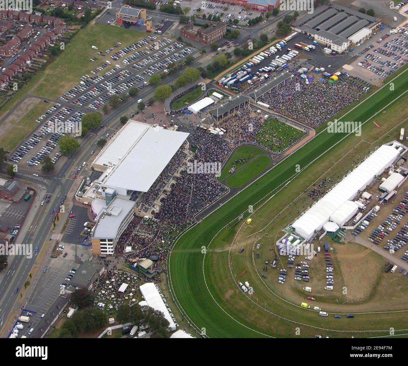 Vista aerea dell'ippodromo di Doncaster durante il giorno della gara di St Leger Foto Stock