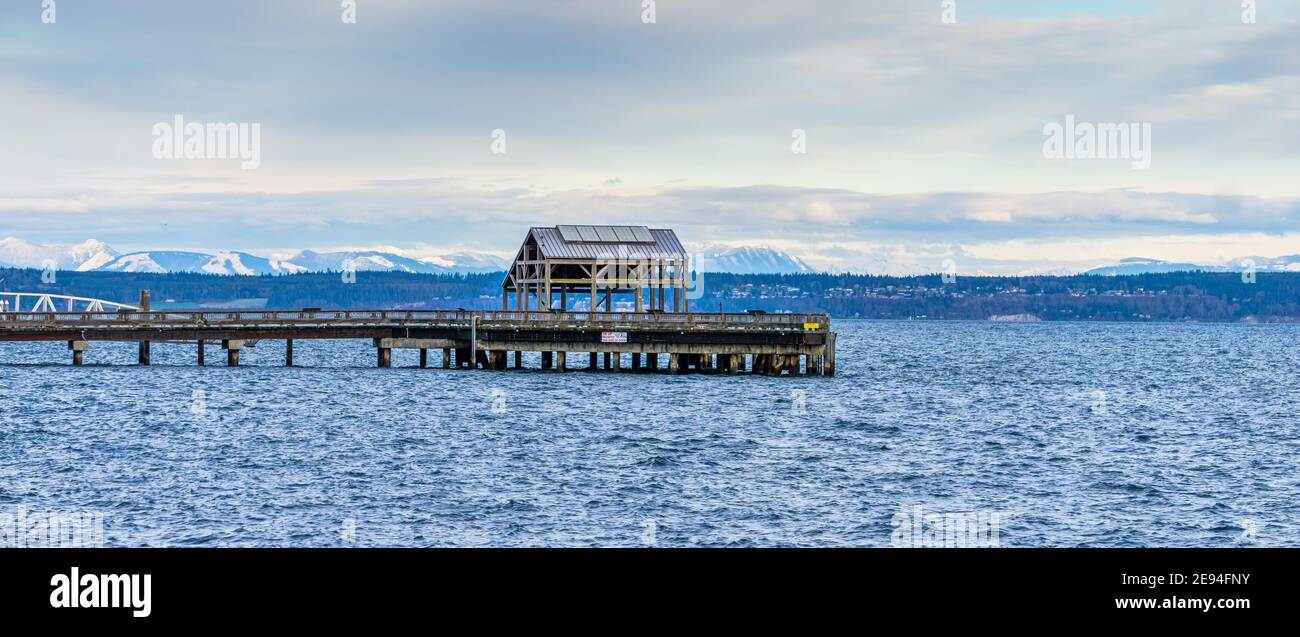 Un molo di legno a Port Townsend, Washington. Foto Stock