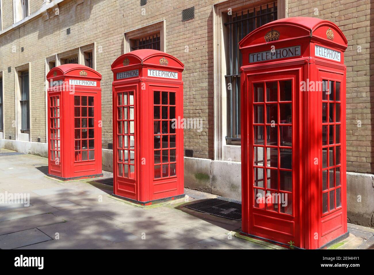 Fila della scatola telefonica di Londra. Londra Landmarks - cabina telefonica rossa. Foto Stock