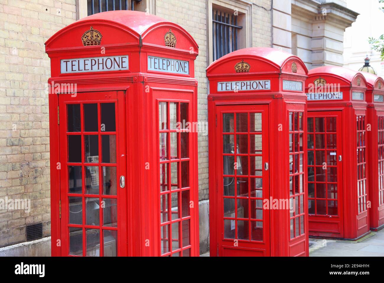 Fila di caselle telefoniche di Londra. Londra Landmarks - cabina telefonica  rossa Foto stock - Alamy