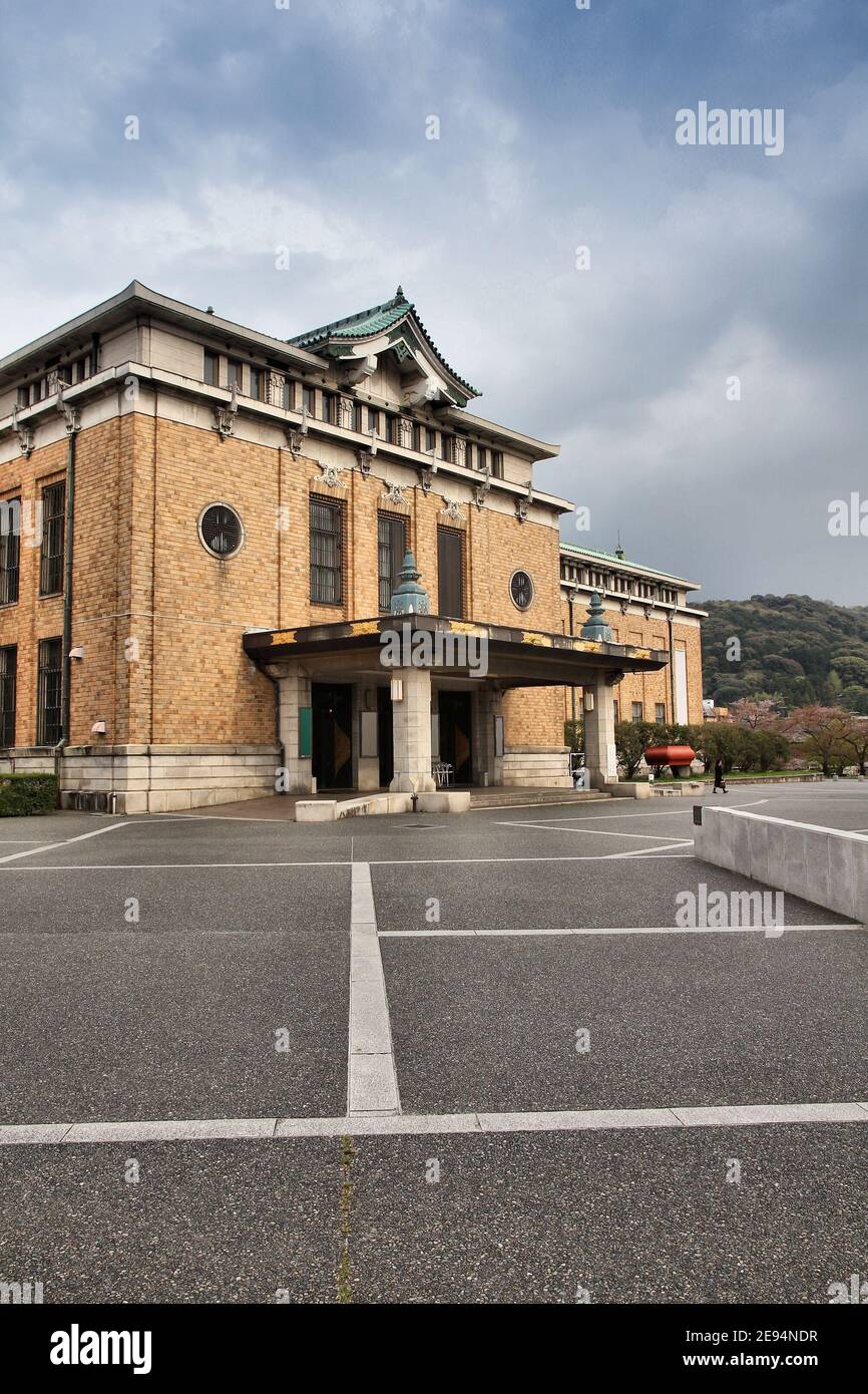 Museo Civico d'Arte di Kyoto in Giappone. Edificio distintivo nel Parco Okazaki. E' stato aperto nel 1928. Foto Stock