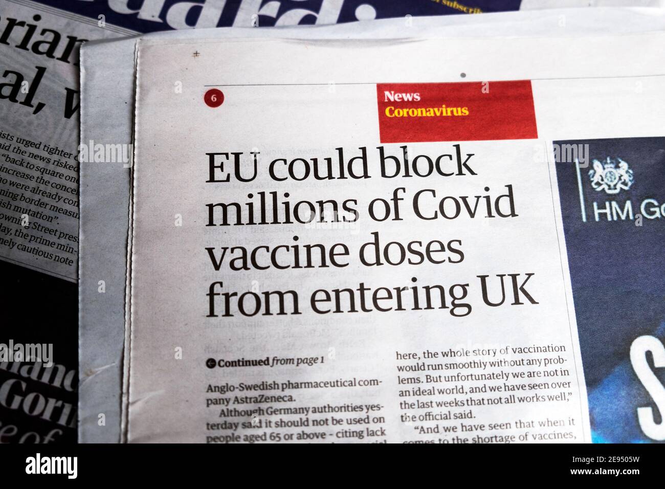 "L'UE potrebbe impedire l'ingresso di milioni di dosi di vaccino Covid Il titolo del giornale Guardian del Regno Unito all'interno della pagina articolo 29 Gennaio 2021 Londra Europa Regno Unito Foto Stock