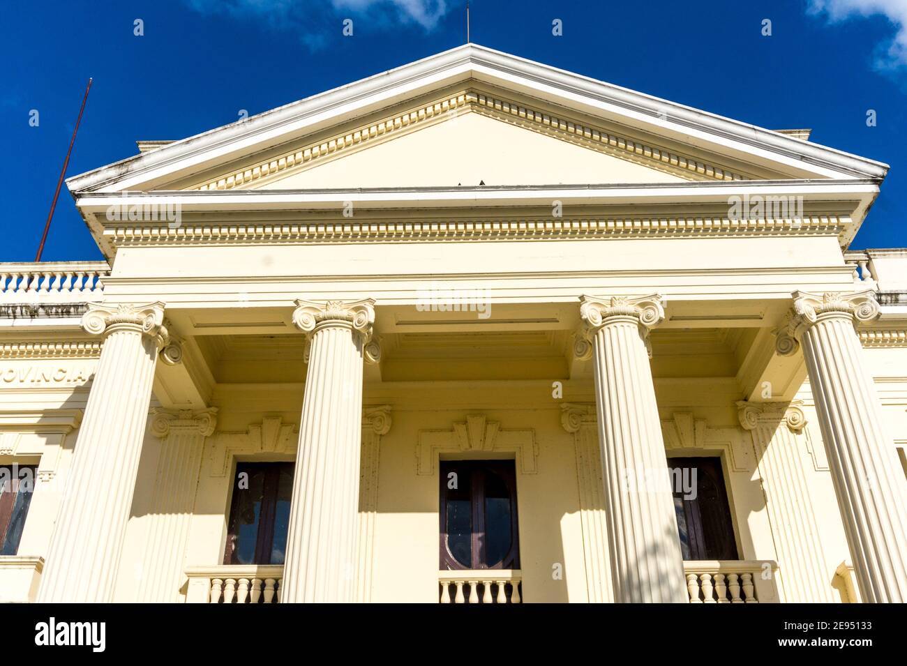 Biblioteca pubblica Jose Marti situata nel Leincio Vidal Park di Santa Clara, Cuba. Questa zona è un monumento nazionale Foto Stock