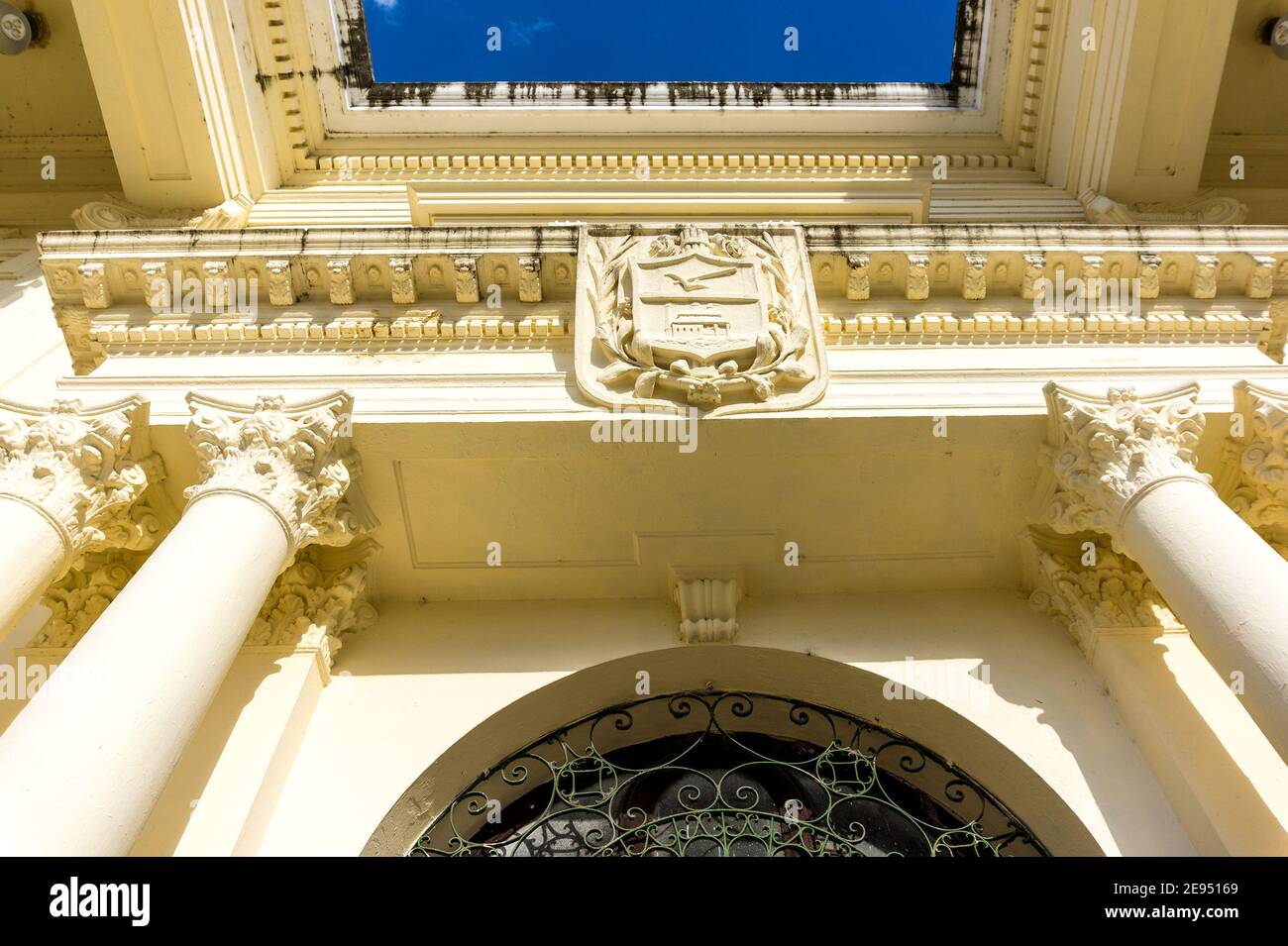 Biblioteca pubblica Jose Marti situata nel Leincio Vidal Park di Santa Clara, Cuba. Questa zona è un monumento nazionale Foto Stock