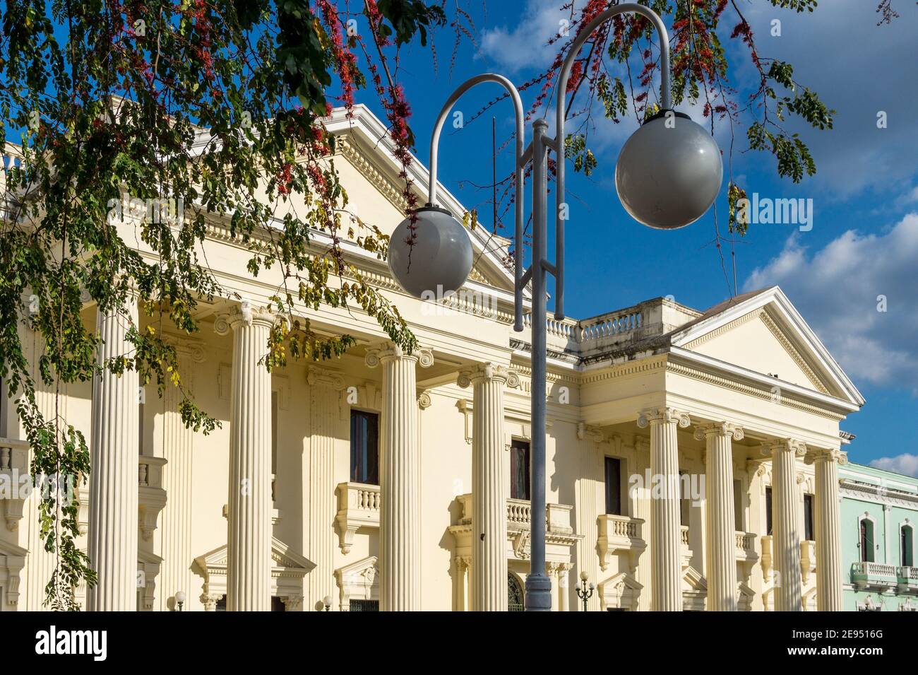 Biblioteca pubblica Jose Marti situata nel Leincio Vidal Park di Santa Clara, Cuba. Questa zona è un monumento nazionale Foto Stock