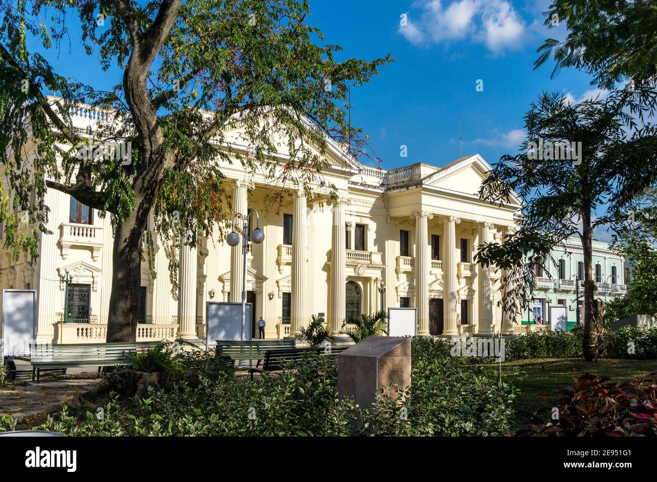 Biblioteca pubblica Jose Marti situata nel Leincio Vidal Park di Santa Clara, Cuba. Questa zona è un monumento nazionale Foto Stock