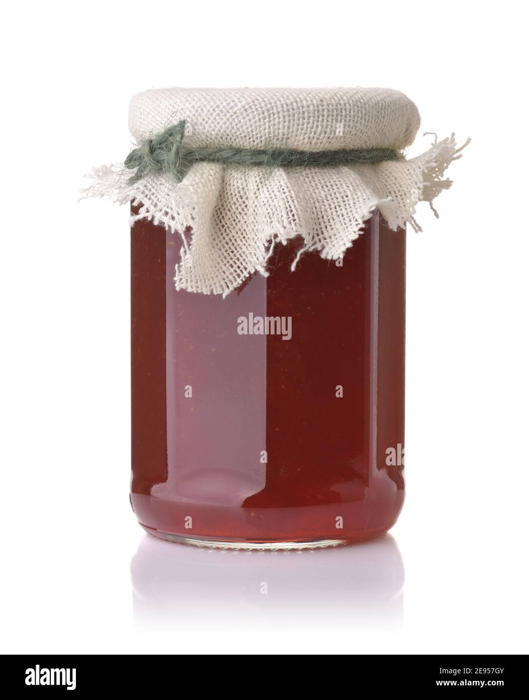 Vista frontale di confettura di fragole jar isolato su bianco Foto Stock