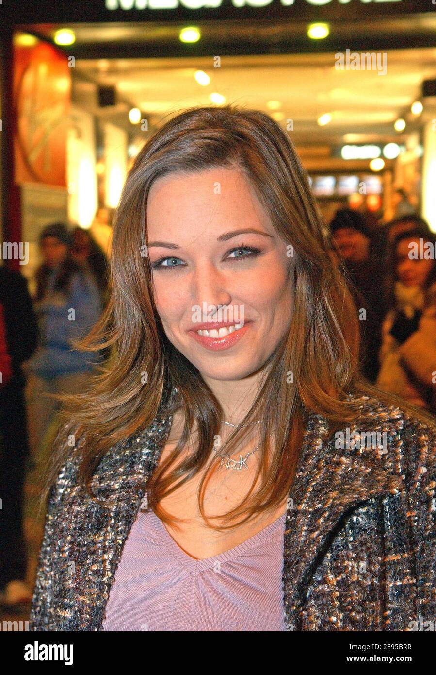 Canadian Singer Natasha St-Pier promuove il suo nuovo CD al Virgin Megastore sugli Champs Elysees di Parigi, Francia, il 16 gennaio 2006. Foto di Bruno Klein/ABACAPRESS.COM Foto Stock