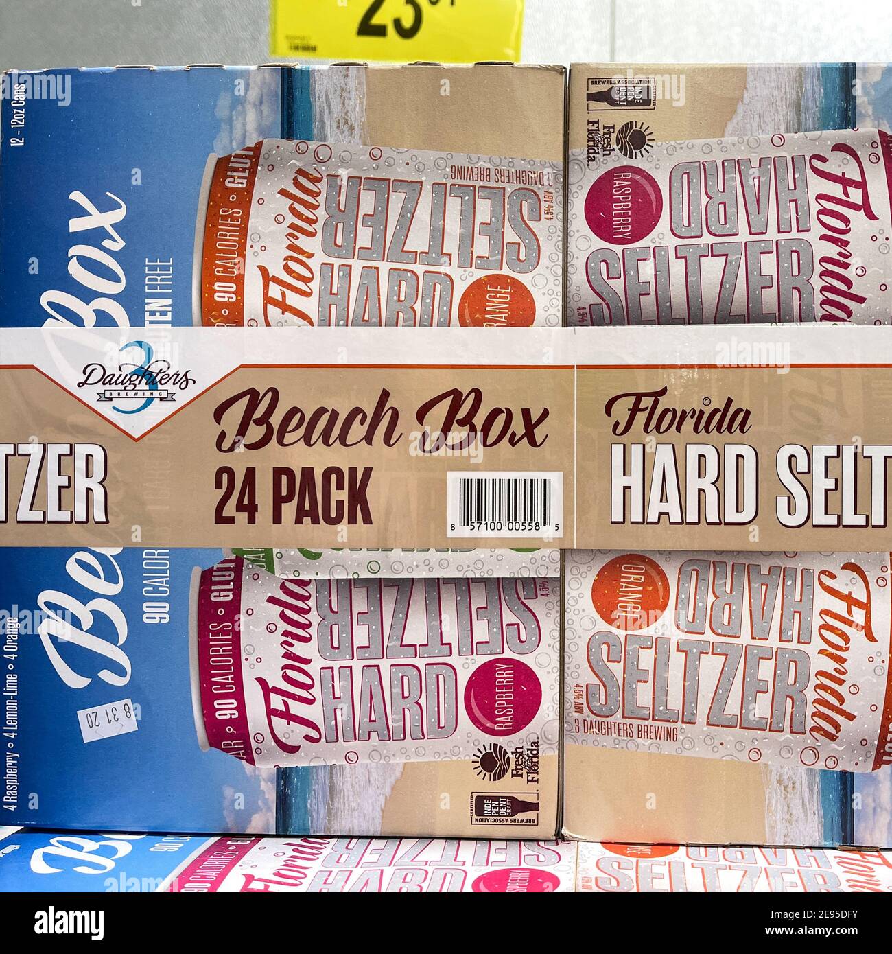 Orlando, FL USA - 31 Gennaio 2021: Casi di Florida Beach Box Hard Seltzer bevande alcoliche in un negozio Sams Club. Foto Stock