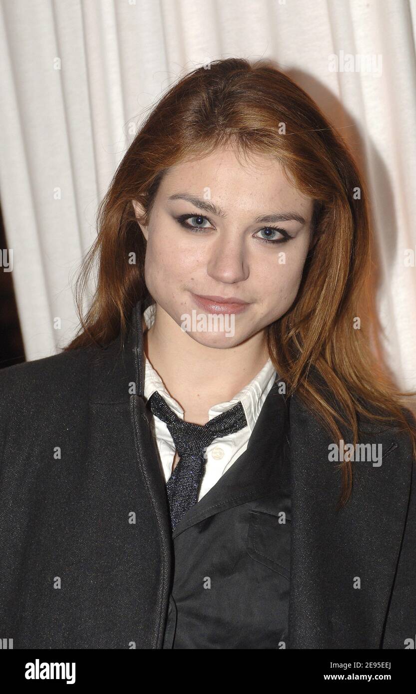 L'attrice belga Emilie Dequenne partecipa alla prima 'heitan' al 'le Grand Rex' di Parigi, Francia, il 21 gennaio 2006. Foto di Giancarlo Gorassini/ABACAPRESS.COM Foto Stock