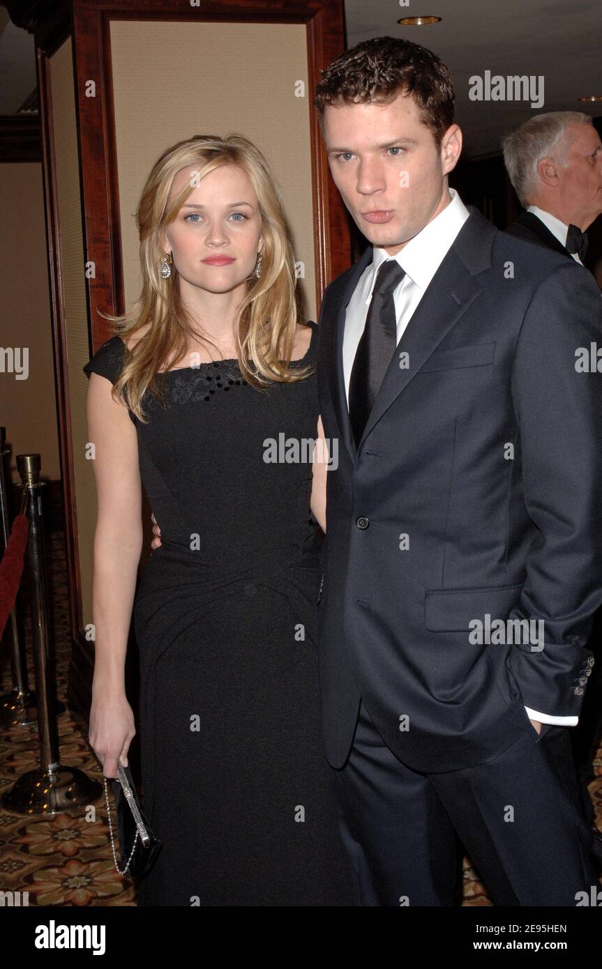 Reese Witherspoon e Ryan Phillippe partecipano al 58th Annual Directors Guild of America Awards all'Hyatt Regency Century Plaza Hotel. Los Angeles, 28 gennaio 2006. Foto di Lionel Hahn/ABACAPRESS.COM Foto Stock