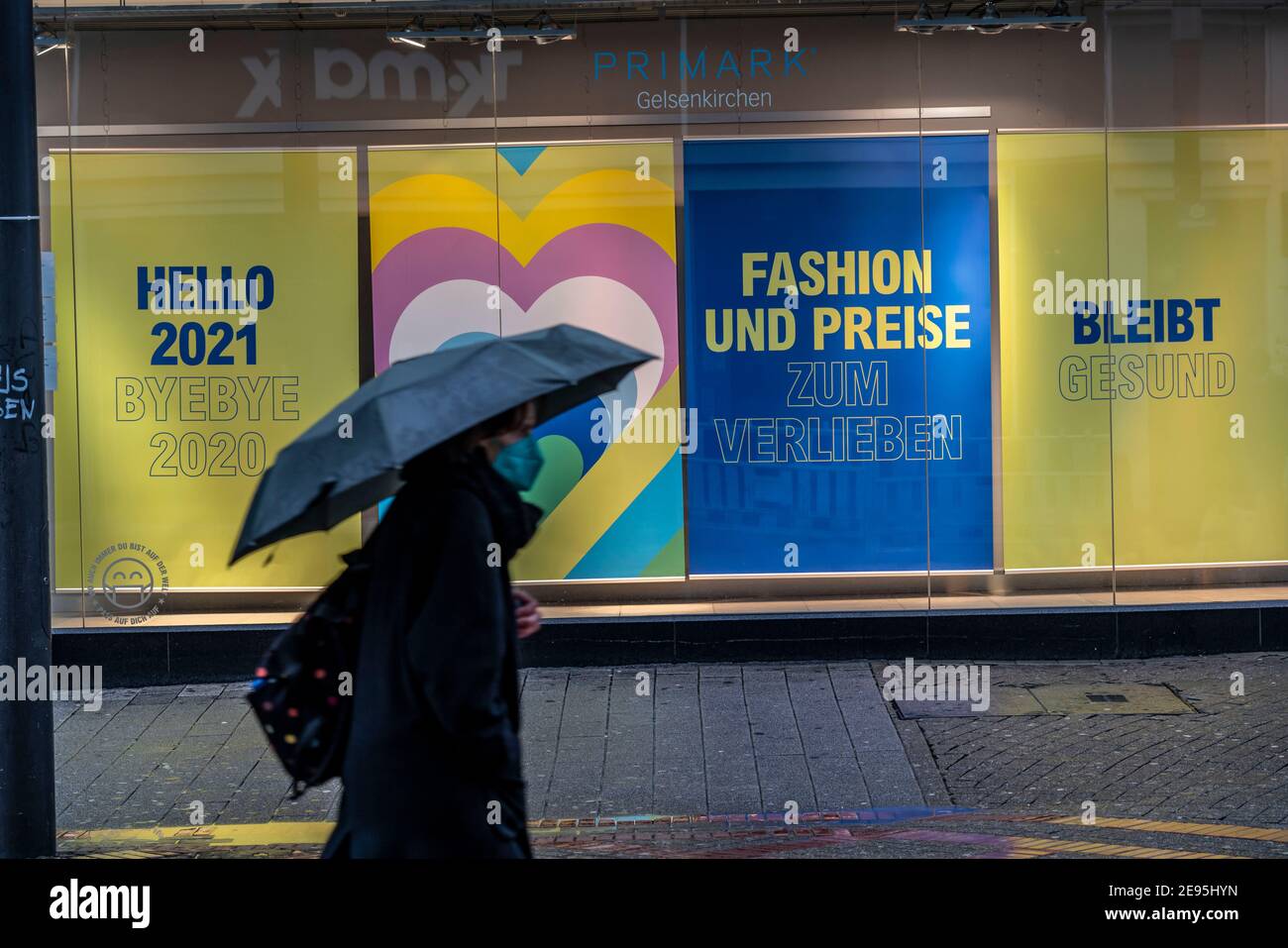 Centro di Gelsenkirchen, zona pedonale, Bahnhofstrasse, negozio di moda Primark, vendita online, clicca e colleziona, durante la crisi di Corona, blocco Foto Stock