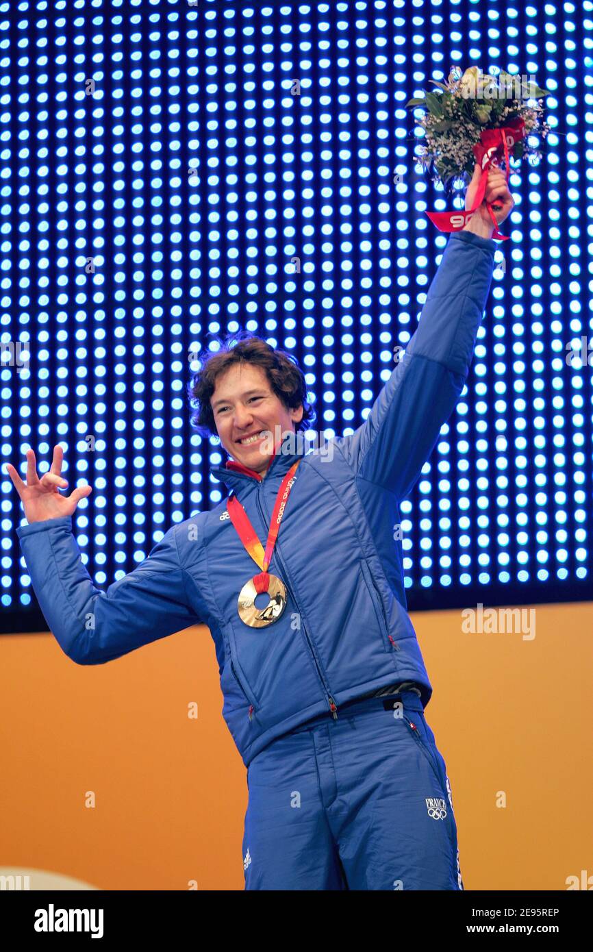 Paul-Henri De le Rue, medaglia di bronzo di Snowboard francese, celebra la cerimonia del podio ai Giochi Olimpici invernali di Torino 2006 a San Sicario, Italia, il 16 febbraio 2006. Foto di Gouhier-Nebinger-Orban/ABACAPRESS.COM. Foto Stock