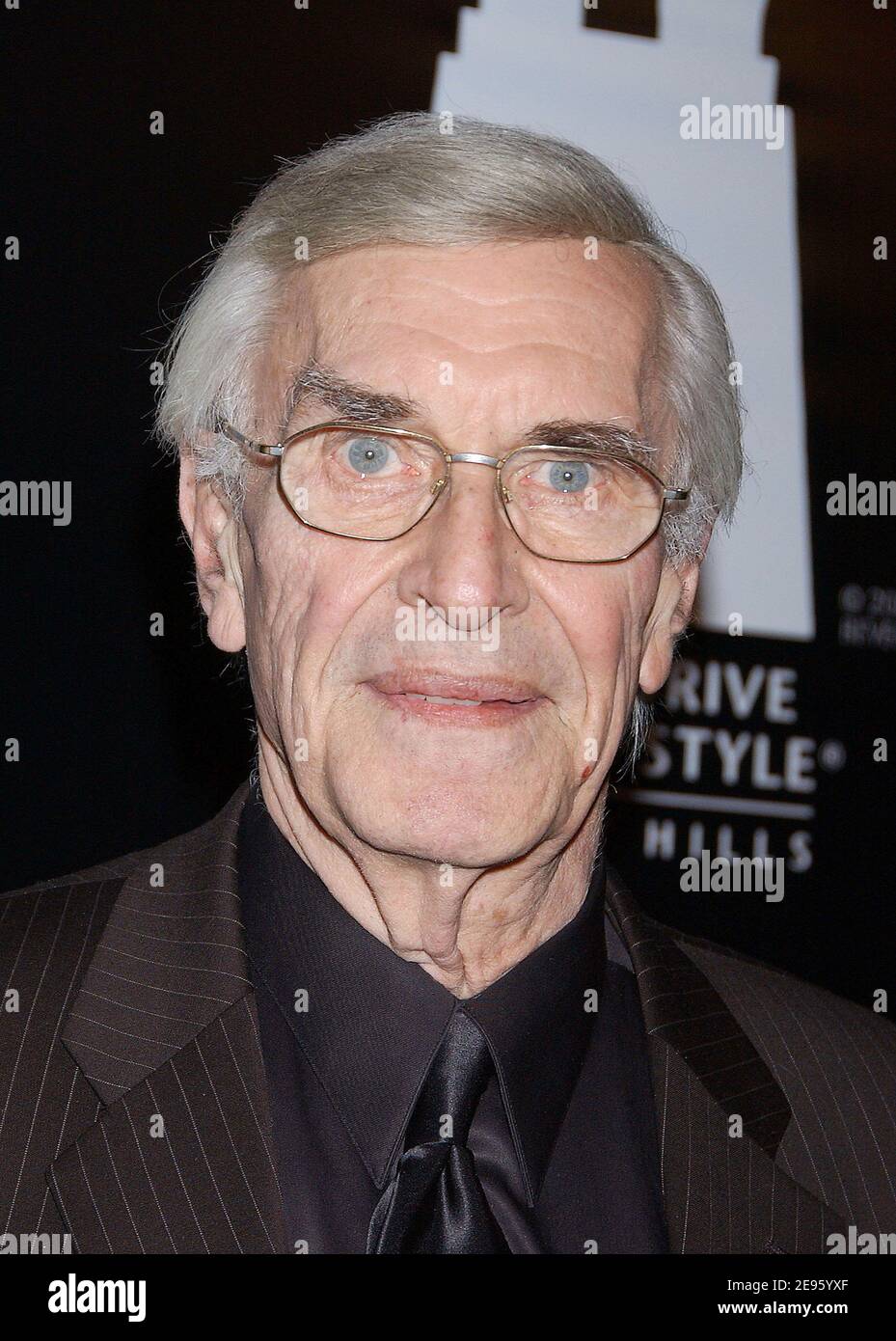 L'attore Martin Landau arriva al Rodeo Drive Walk of Style Awards tenutosi presso l'ufficio postale di Beverly Hills, California, USA il 28 febbraio 2006. Foto di Fiona Primavera/ABACAPRESS.COM Foto Stock