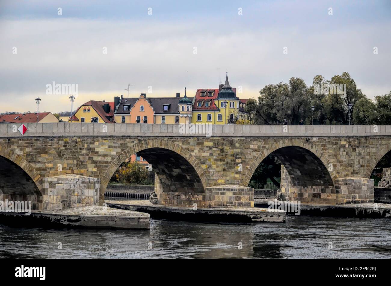 Regensburg, città bavarese sul Danubio, nel sud-est della Germania, è famosa per il suo nucleo medievale ben conservato. Foto Stock
