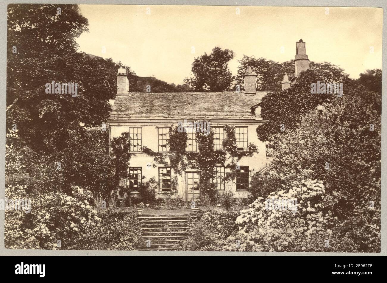 Vista esterna di Rydal Mount, casa del poeta inglese William Wordsworth, Rydal, Inghilterra, circa 1885. Foto Stock